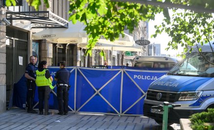 Policja na miejscu strzelaniny w okolicy jednego z hoteli przy ulicy Święty Marcin w Poznaniu