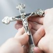 Zdjęła krzyż w szkole. Sąd Najwyższy: zostaje z przeprosinami