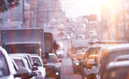 Mimo sprzeciwów producentów aut Indie chcą obniżyć emisję CO2