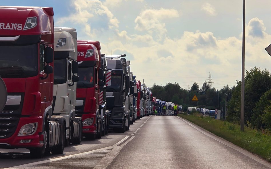 Nadal na drogach protesty przewoźników