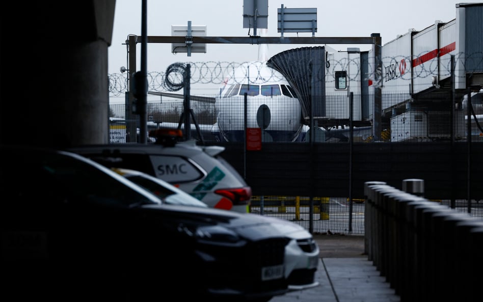 Lotnisko Heathrow stopniowo przywraca loty po pożarze