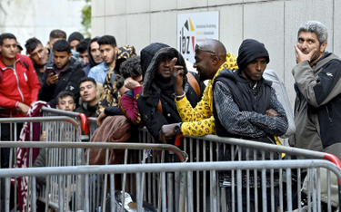 Bruksela, 29 sierpnia: kolejka przed urzędem przyjmującym wnioski o azyl