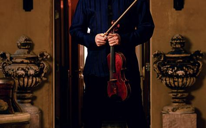 Joshua Bell gra na słynnych skrzypcach Stradivariusa z 1713 r., które niegdyś były własnością wirtuo