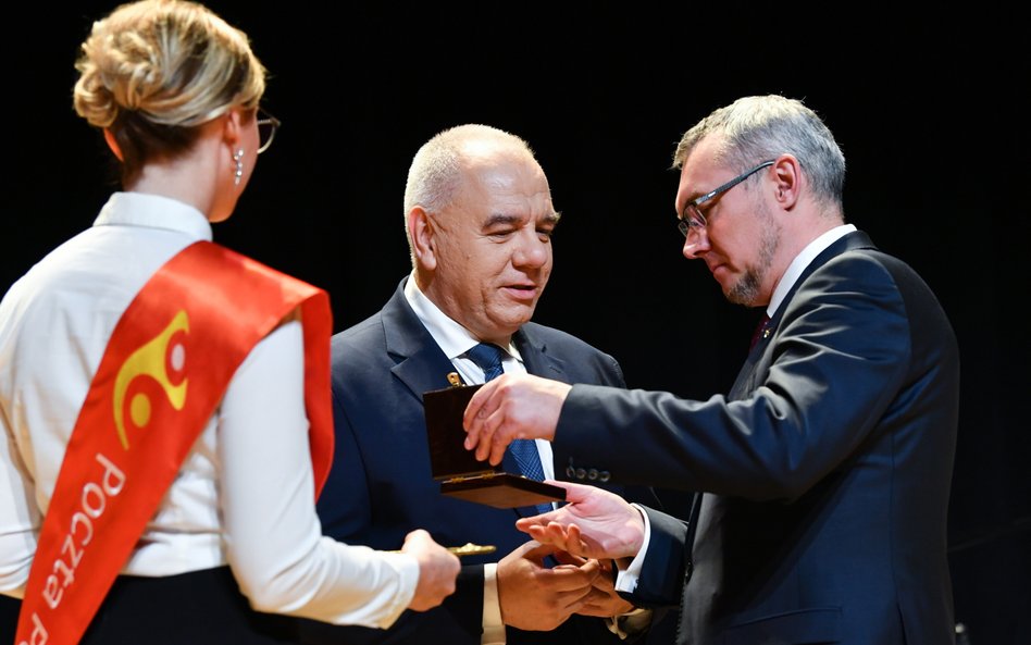 Wicepremier Jacek Sasin i prezes Poczty Polskiej Krzysztof Falkowski