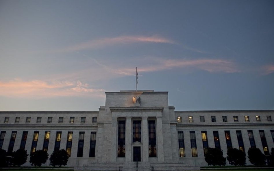 Fed będzie dalej skupował obligacje