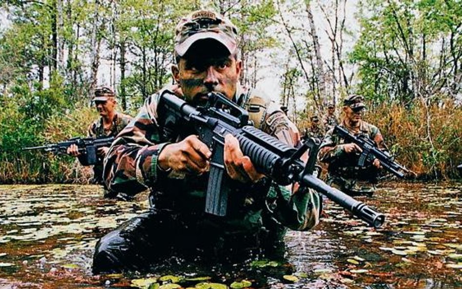 75. Pułk Piechoty US Army Rangers odbija zakładników, zdobywa lotniska, wspiera m.in. Delta Force. N