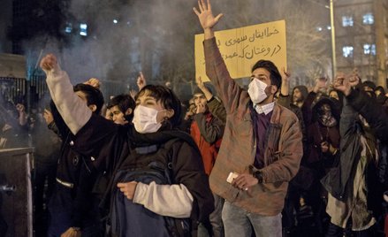 Iran oczekuje, że Europa obroni go przed sankcjami amerykańskimi. Na zdjęciu: antyrządowe demonstrac
