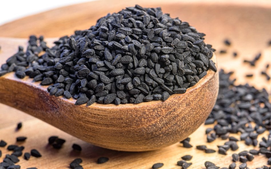 Czarnuszce przypisuje się działanie przeciwdrobnoustrojowe, przeciwzapalne, przeciwutleniające, prze