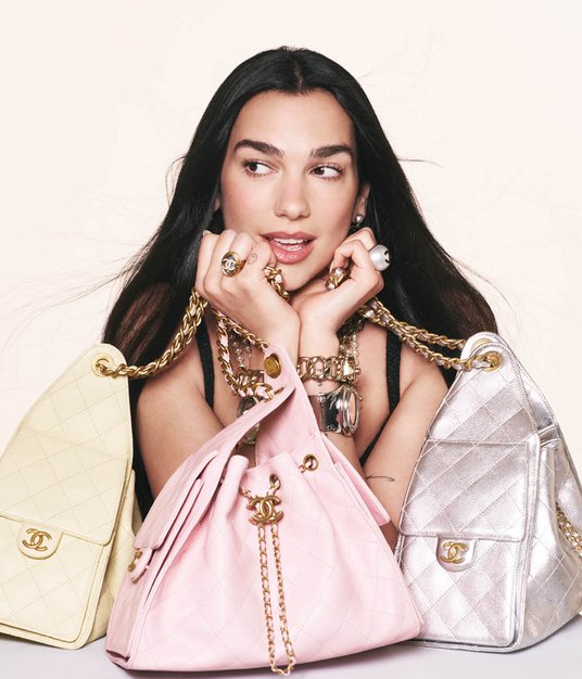 Dua Lipa rozpoczęła współpracę z Chanel na początku 2025 roku.