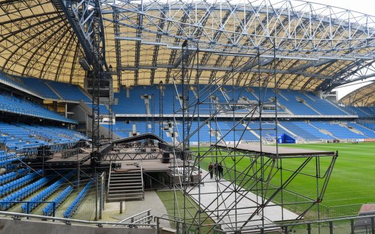Budowa sceny na poznańskim INEA Stadionie