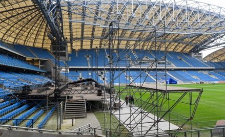 Budowa sceny na poznańskim INEA Stadionie