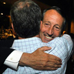 Mark Sanford (z prawej) ma się z czego cieszyć. Wrócił do polityki.