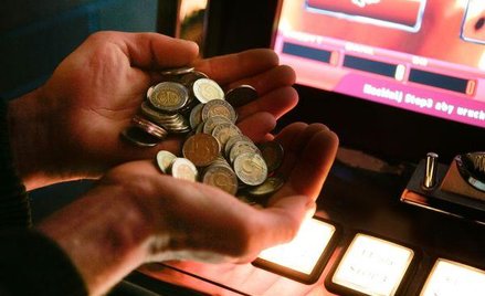 Wygrane z automatów obniżają obrót