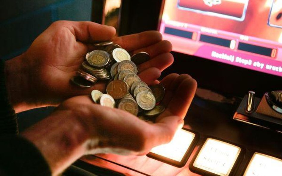 Wygrane z automatów obniżają obrót