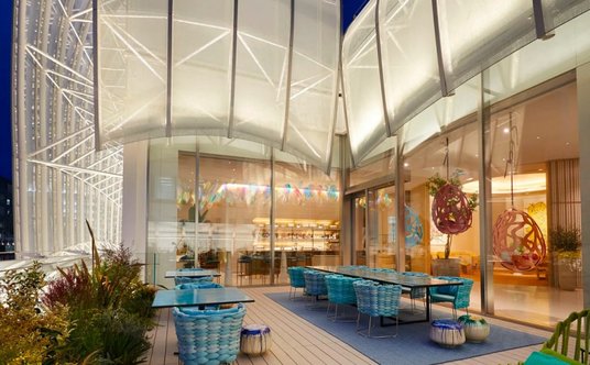 "Kawiarnia Louis Vuitton Osaka"