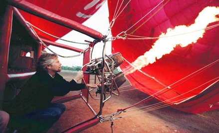 Richard Branson wykonał rekordowe loty balonem na ogrzane powietrze przez Atlantyk i Pacyfik w latac