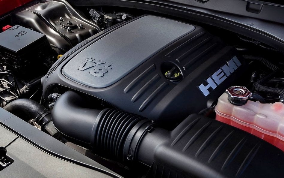niesienie limitów emisji CO2 otwiera drogę do powrotu nadal popularnych w USA silników V8