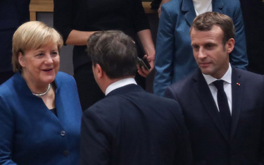 Kanclerz Niemiec Angela Merkel, premier Luksemburga Xavier Bettel (tyłem) i prezydent Francji Emmanu
