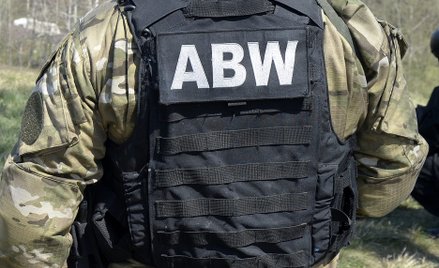 Materiał dowodowy zgromadziła SKW przy wsparciu ABW – poinformował szef resortu obrony.