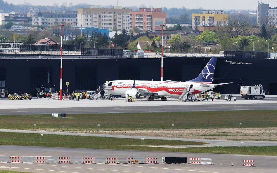 Ruszają wakacyjne loty z Radomia. Dokąd można polecieć z biurem podróży?