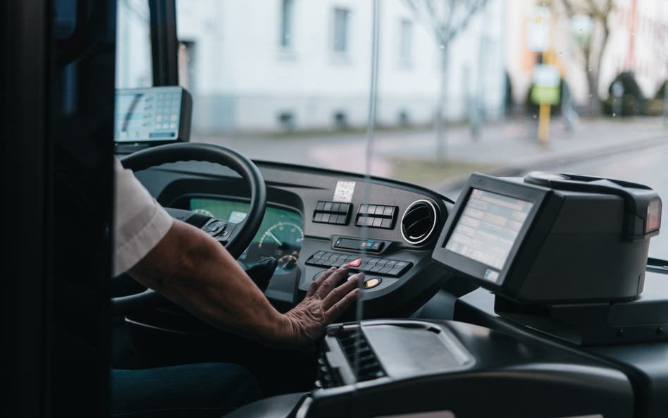 Kierowca autobusu z ochroną funkcjonariusza publicznego