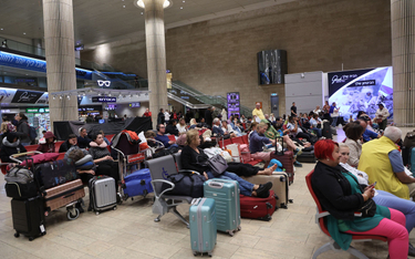 Z powodu zerwania połączeń setki pasażerów nie mogły wylecieć z Izraela. Na zdjęciu lotnisko Ben Gur