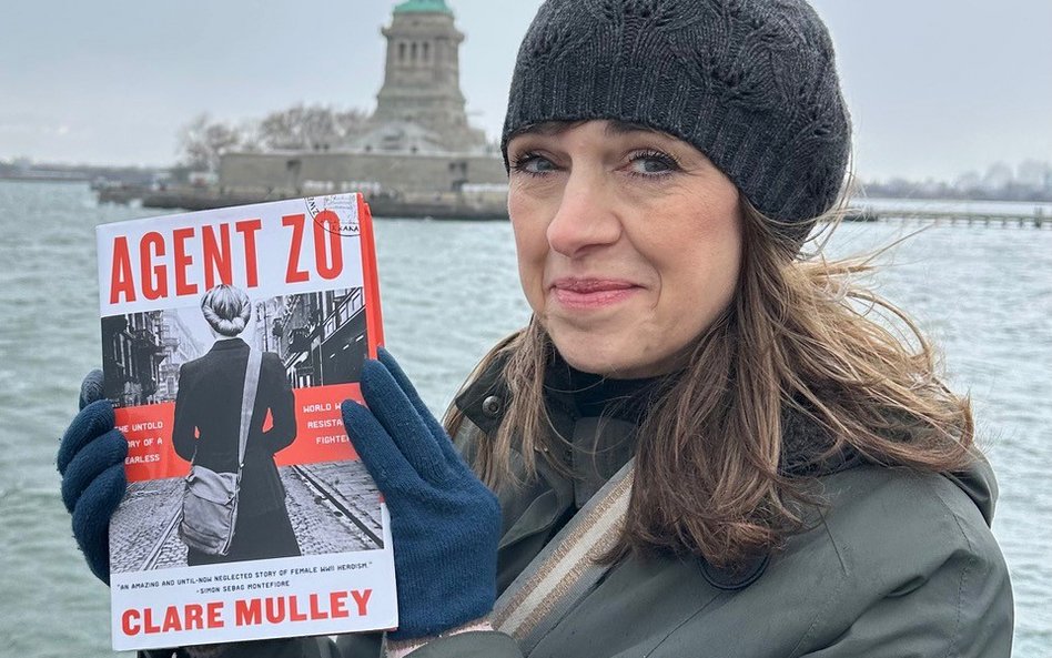 Clare Mulley z anglojęzyczną wersją swojej książki o dokonaniach Elżbiety „Zo” Zawackiej