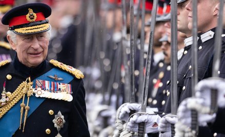 Król ciastek i nieruchomości: Karol III bogatszy niż Elżbieta II. Jak zarabia?