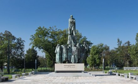 Pomnik Wyspiańskiego przez Muzeum Narodowym w Krakowie
