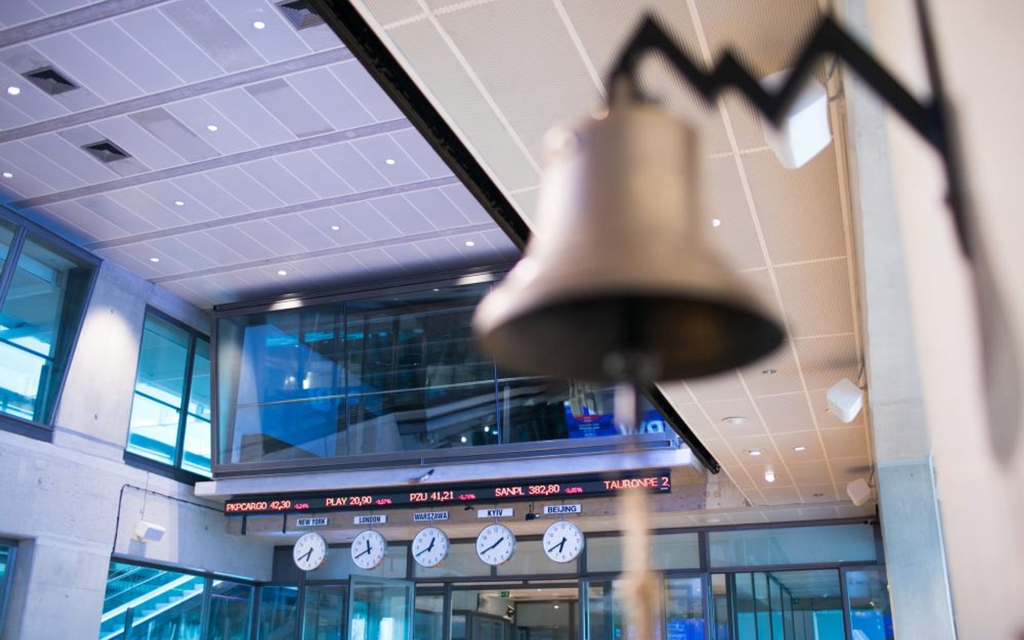 Klienci indywidualni nieco się ożywili, ale to zagranica rządzi na GPW