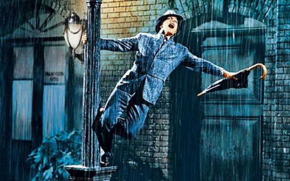 Zakochany po uszy i obojętny na deszcz Gene Kelly w „Singing in the Rain” (1952)