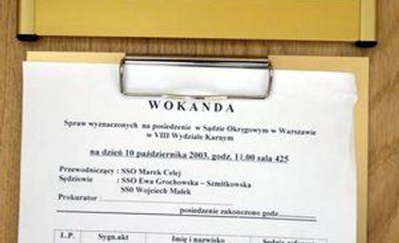 Większość sądów publikuje spis rozpatrywanych w danym dniu spraw w tradycyjnej formie