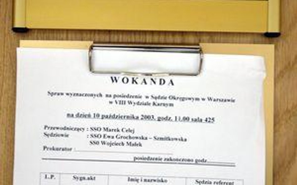 Większość sądów publikuje spis rozpatrywanych w danym dniu spraw w tradycyjnej formie