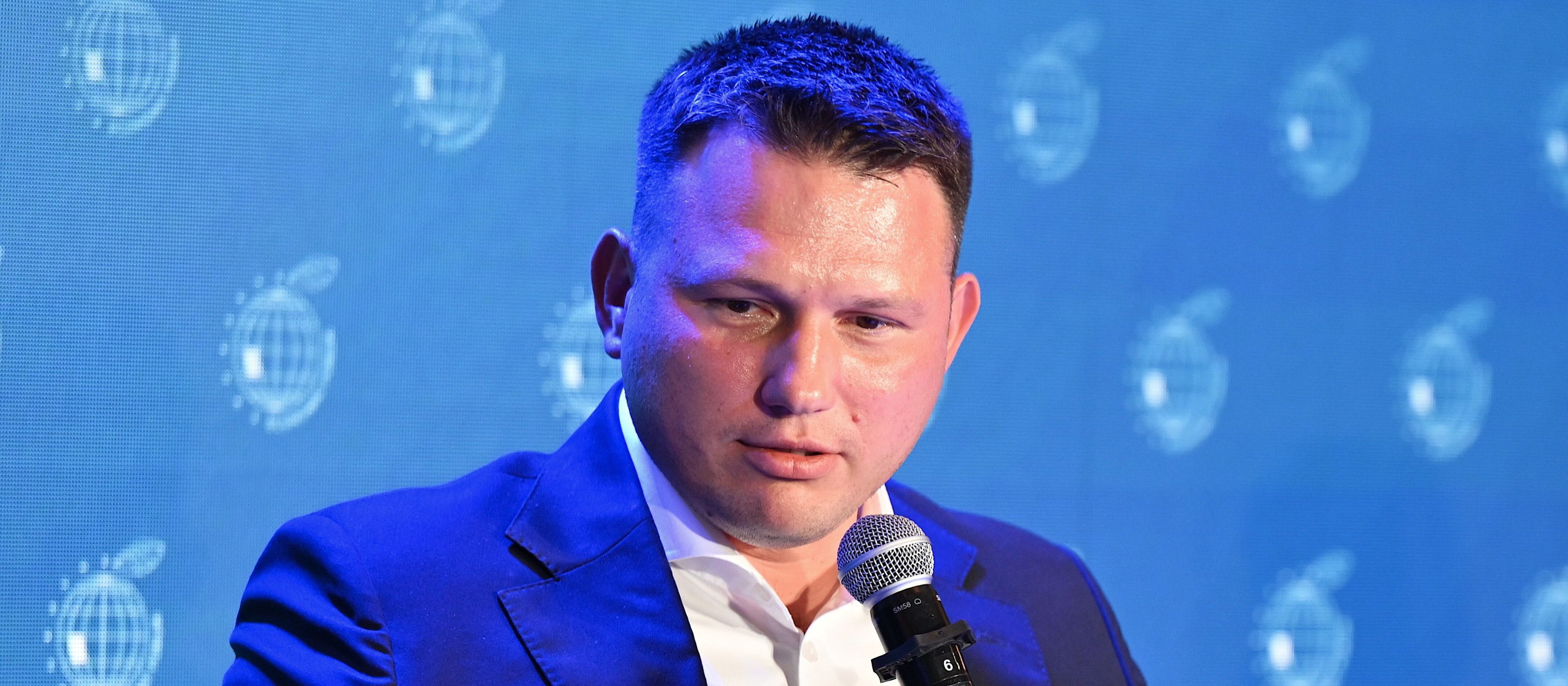 Artur Bartkiewicz: Sławomir Mentzen na lotnisku w Wielkiej Brytanii, czyli kilka słów o wolności
