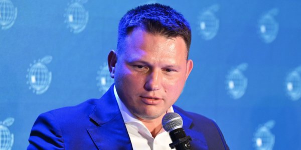 Artur Bartkiewicz: Sławomir Mentzen na lotnisku w Wielkiej Brytanii, czyli kilka słów o wolności