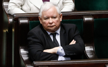 Czy Jarosław Kaczyński wycofał się z podwyżek, bo „Tusk huknął”?