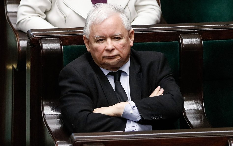 Czy Jarosław Kaczyński wycofał się z podwyżek, bo „Tusk huknął”?