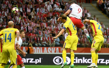 Drugi gol Roberta Lewandowskiego w meczu przeciwko Rumunii był zdobyty spektakularnym strzałem głową