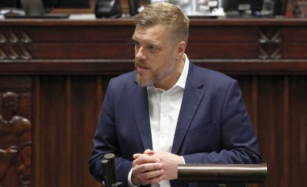 PiS i KO przeciw ograniczeniu prowizji dostawców. Zandberg: Religijny kult Abstrakcyjnego Wolnego Ry