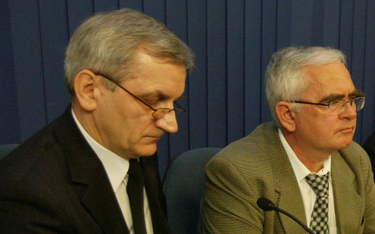 Z lewej Albin Głowacki, autor książki „Na pomoc zesłańczej edukacji. Działalność wydawnicza Komitetu