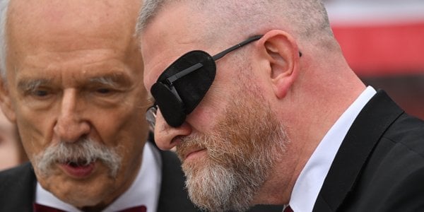 Książka z przedmową Brauna pełna antysemityzmu wycofana z Allegro