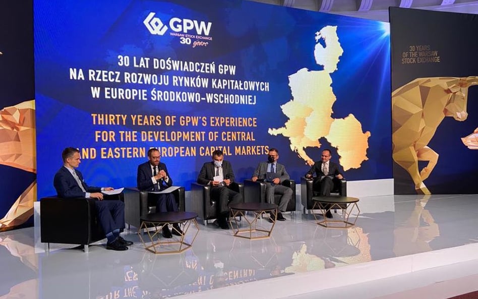 W pierwszym panelu dyskusyjnym na konferencji uczestniczył prezes GPW oraz przedstawiciele Europejsk