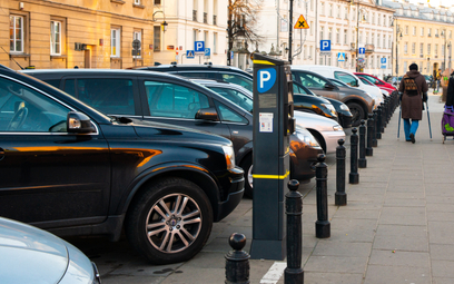 Już kilka lat temu system pomagający kierowcom znaleźć wolne miejsca postojowe testowano w Warszawie
