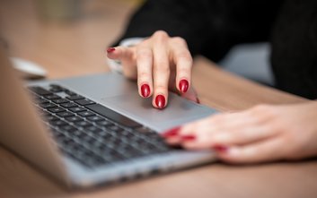 W sektorze przedsiębiorstw w Warszawie w kwietniu zatrudnionych było 1115,3 tys. osób (w przeliczeni