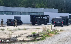 Służby ujawniły w pełni wyposażoną, nielegalną wytwórnię wyrobów tytoniowych, która działała na tere