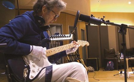 Eric Clapton cierpi na neuropatię obwodową i gra na gitarze w specjalnych rękawiczkach.