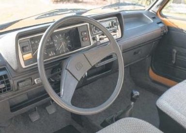 Widać, że bardzo zadbano także o wnętrze, które wygląda jak nowe.