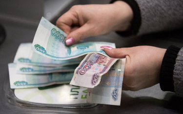 Mundial 2018: Bank Rosji wyemituje pamiątkowy banknot 100-rublowy z plastiku