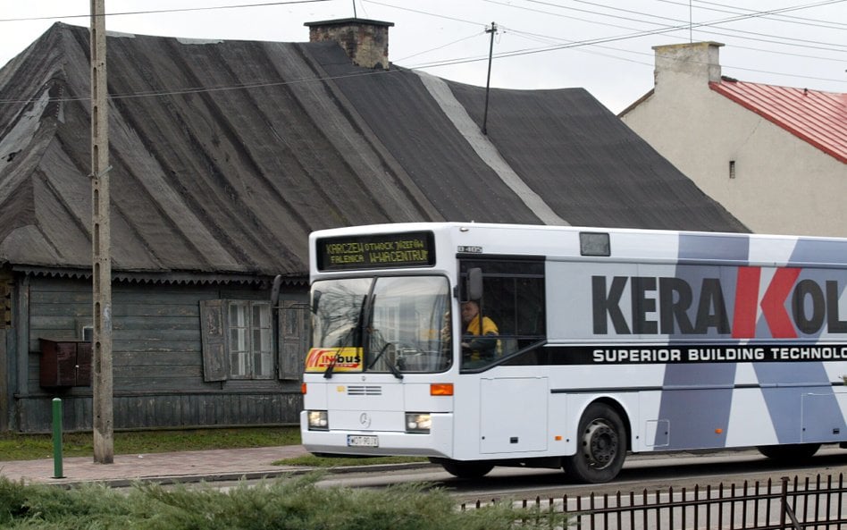 Autobusy z dopłatą jednak wyjadą na trasy. Rząd przyjął projekt ustawy