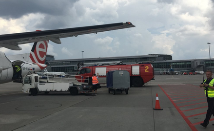 Awaryjne lądowanie na Okęciu. Na pokładzie trener kadry U-21